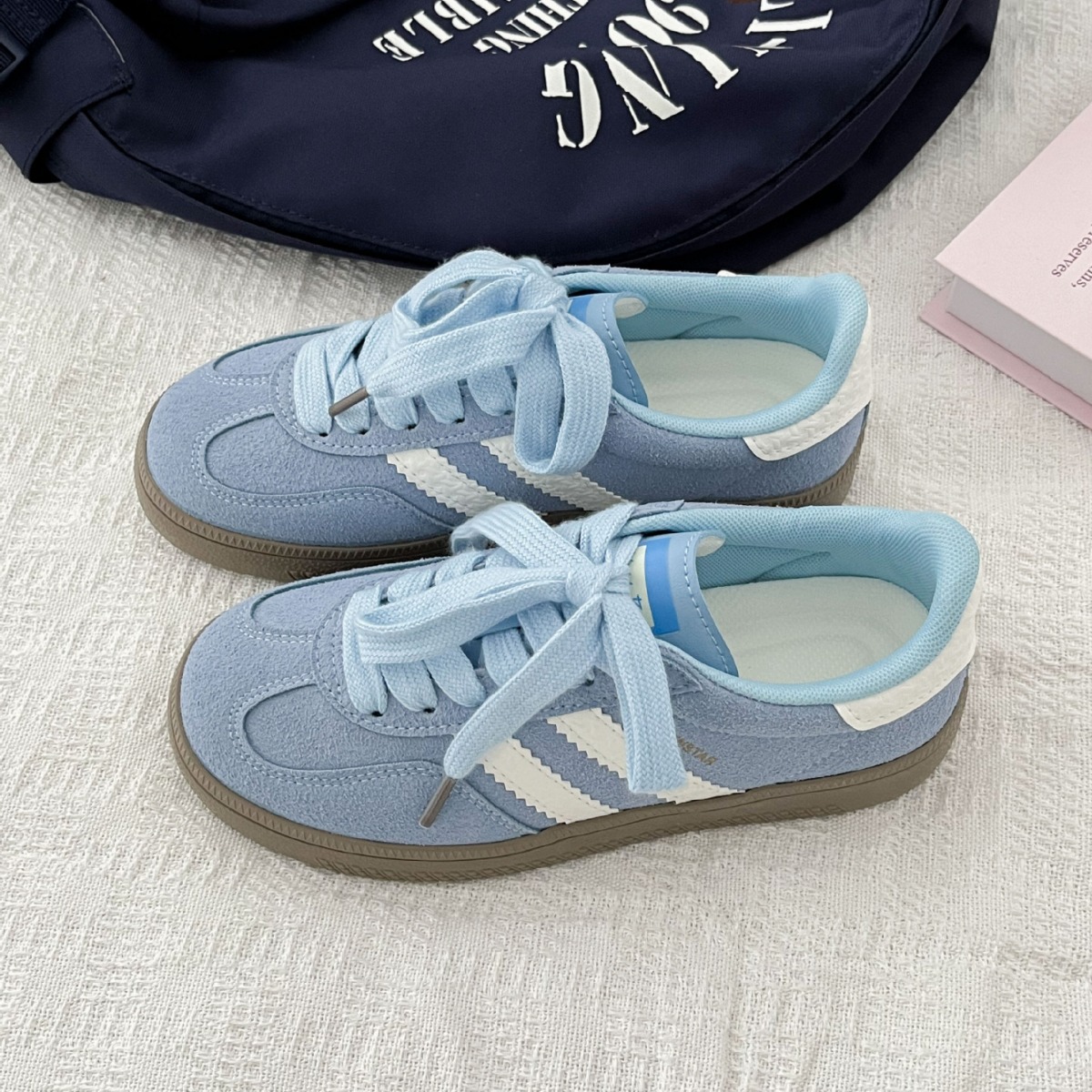 Vintage-style sneakers for wom - Guipure Lace Panel avaliação e preço